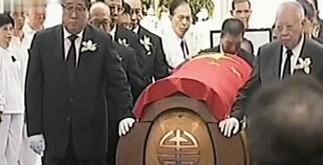 裸捐2000亿，李嘉诚扶棺，一生无房无车的“最穷富豪”，谁还记得他？（组图） - 24