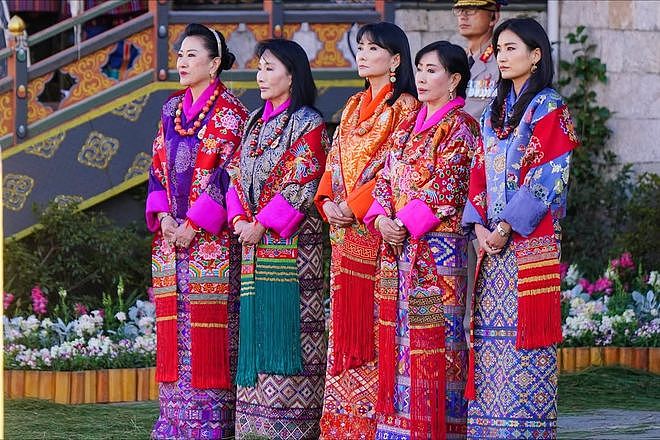不丹老国王庆祝70岁寿辰，四个妻子齐亮相，印度总理莫迪亲临捧场（组图） - 4