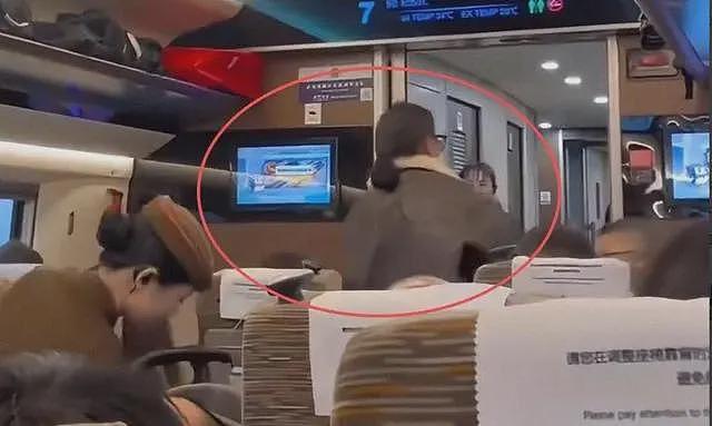 女子高铁堵道后续:知情人透原因,女子正脸被扒黑皮胖脸,已社死(视频/组图) - 10