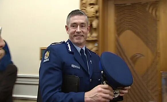 新西兰警界爆炸性丑闻:腐败、恋童、出轨!前高层全“翻车”,150页调查书揭露潜规则(组图) - 10
