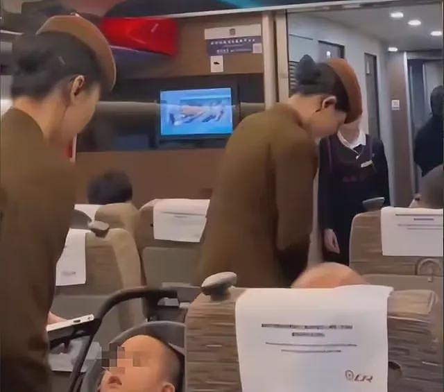 女子高铁堵道后续:知情人透原因,女子正脸被扒黑皮胖脸,已社死(视频/组图) - 6