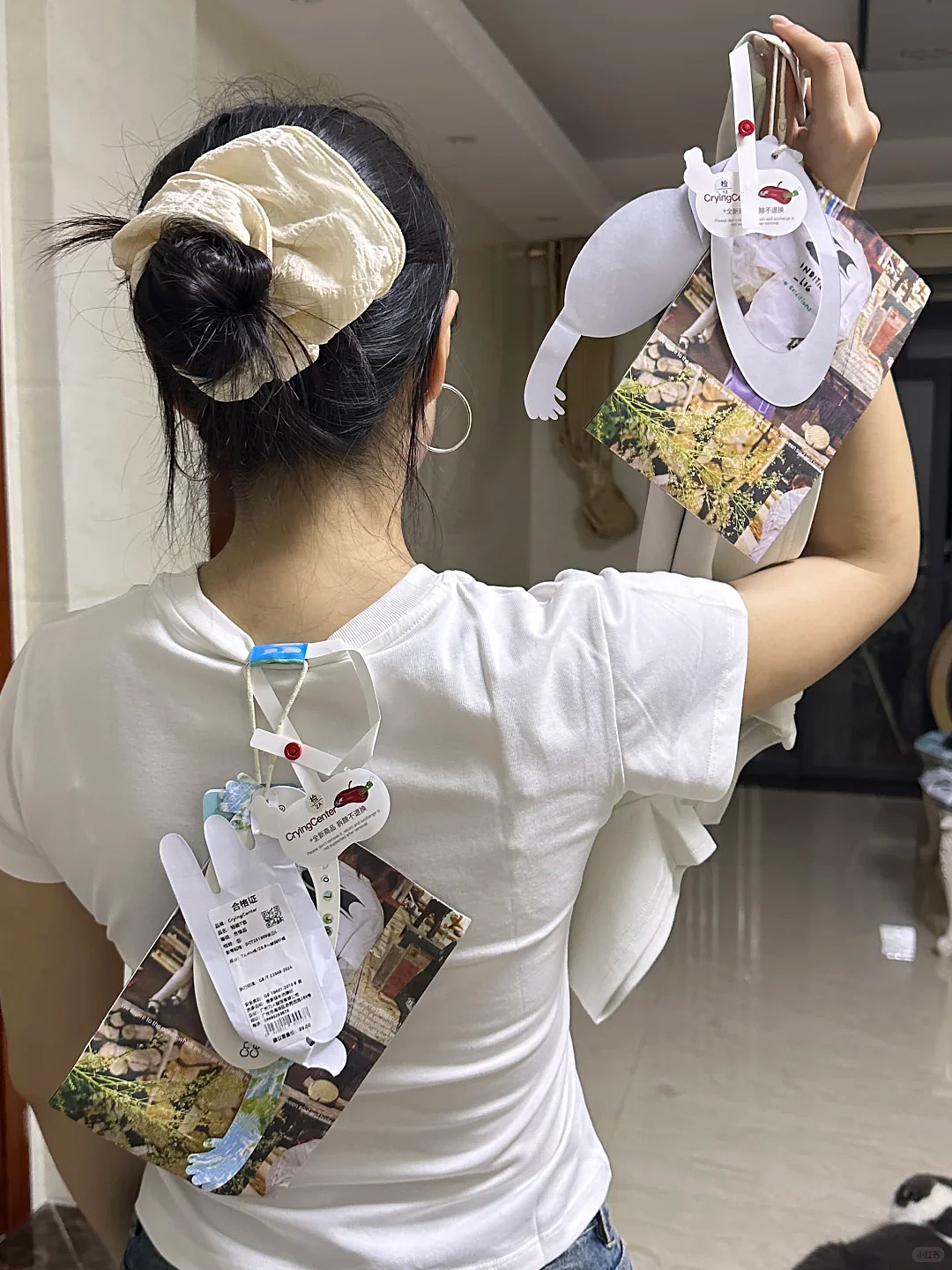 女装越做越小但吊牌比脸都大，商家为防“穿过再退货”，快把拆吊牌难度整成拆弹了（组图） - 1