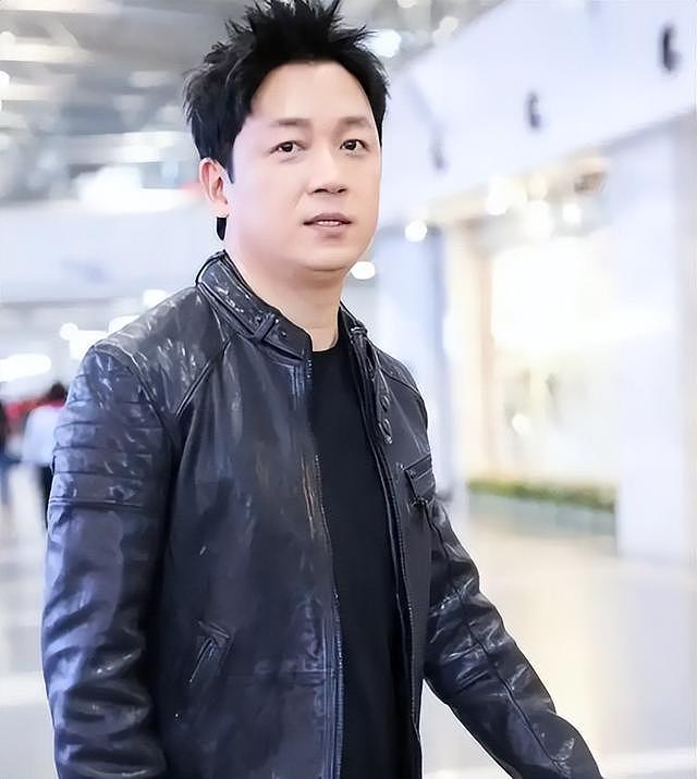离婚13年,官宣新喜讯的潘粤明,早已是董洁“高攀不起”的存在!(组图) - 1