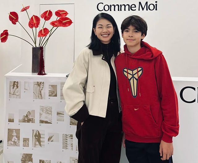 超模吕燕为儿子庆生,14岁小鲍180高个穿着西装,长得像帅爸爸(组图) - 6