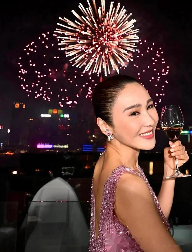 罕见露面的黎姿：曾被张柏芝怒赞最美，事业第二春时退圈后悔吗（组图） - 40