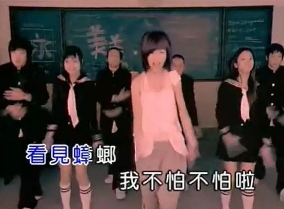19岁被曝“当小三”,23岁开赌场,2度入狱,靠干爹致富的她被官宣封号,这次账号彻底没了...(组图) - 9