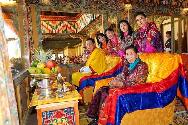 不丹老国王庆祝70岁寿辰，四个妻子齐亮相，印度总理莫迪亲临捧场（组图） - 3