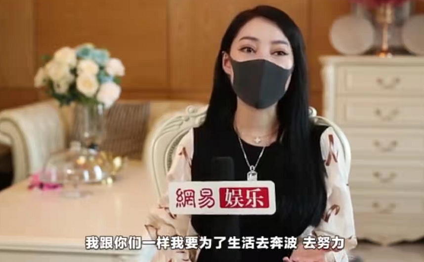 19岁被曝“当小三”,23岁开赌场,2度入狱,靠干爹致富的她被官宣封号,这次账号彻底没了...(组图) - 13