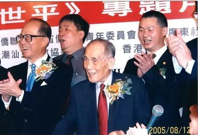裸捐2000亿，李嘉诚扶棺，一生无房无车的“最穷富豪”，谁还记得他？（组图） - 23