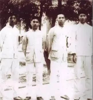 裸捐2000亿，李嘉诚扶棺，一生无房无车的“最穷富豪”，谁还记得他？（组图） - 2