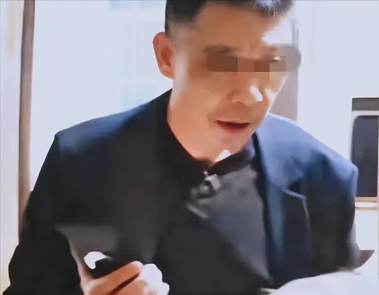 江苏男子暴打母亲后续!已被刑拘,央媒紧急介入,年龄信息曝光(组图) - 8