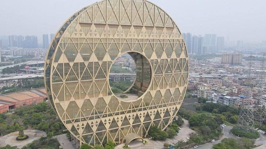 被评为“最丑建筑”,广州铜钱大厦挂拍15天无报名(组图) - 1