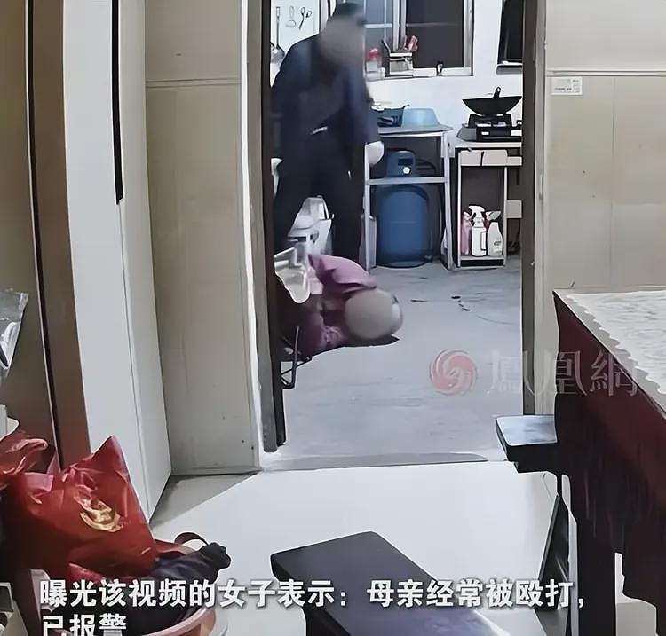 江苏男子暴打母亲后续!已被刑拘,央媒紧急介入,年龄信息曝光(组图) - 6