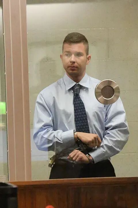 恐怖！华裔一家三口豪宅中遭灭门，5岁女儿身中8枪，尸体裹成木乃伊（组图） - 4