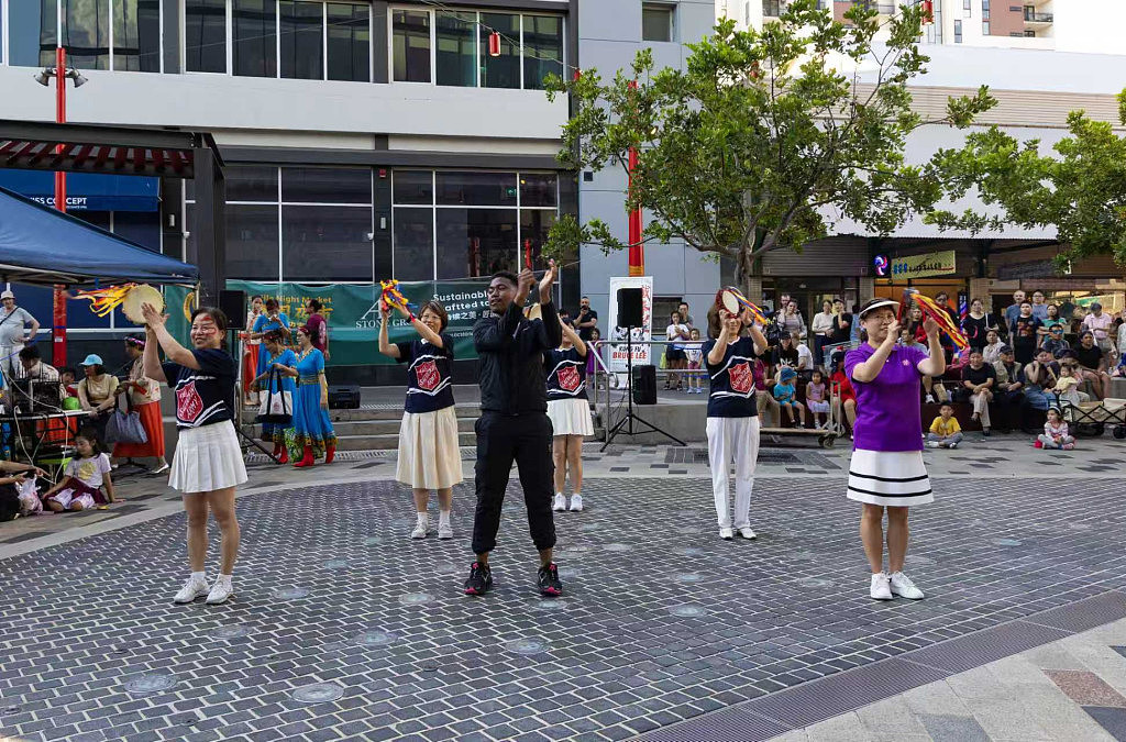 悉尼天鹅队空降好市围夜市：澳式橄榄球点燃乔治河多元文化夜（组图） - 4