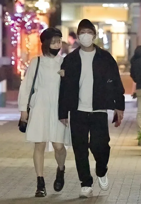 日本又一女偶像嫁给歌舞伎演员，男方曾出轨京都艺伎，网友叹：梨园妻不好当啊（组图） - 4