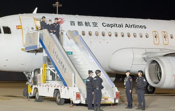 KK园区主脑佘智江引渡回中国受审！此前被曝持柬埔寨护照（视频/组图） - 2
