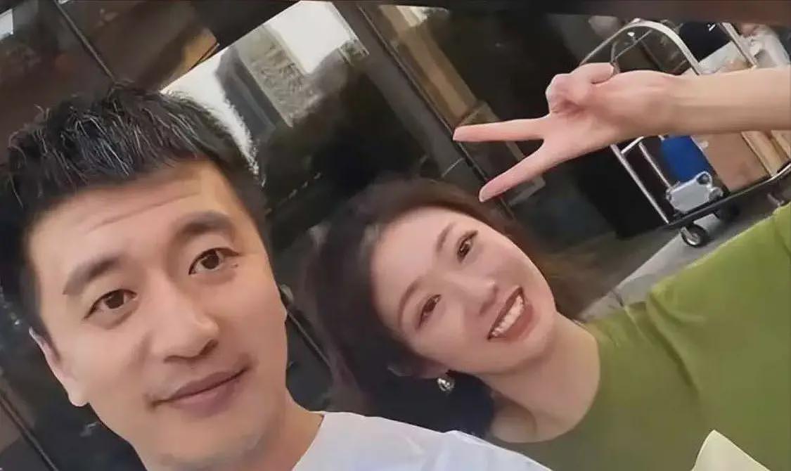 张雪峰新女友身份疑曝光,两人同看演唱会举止亲密,女方才貌双全(组图) - 12