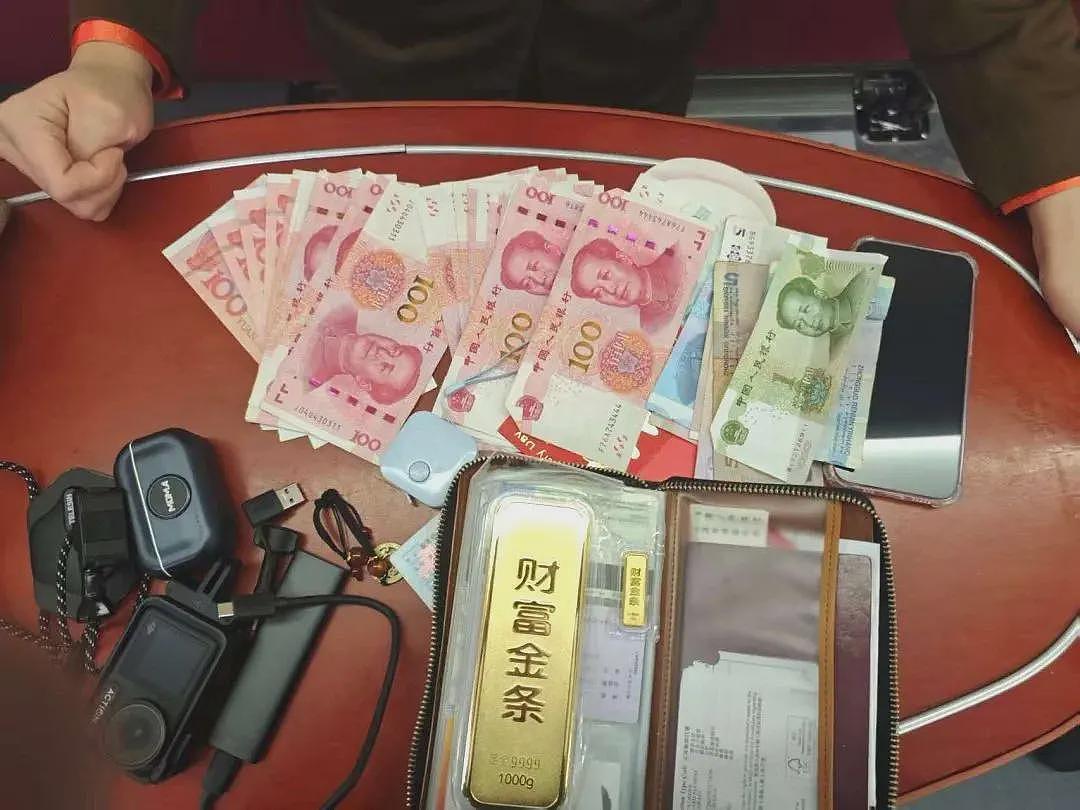 高铁上提包无人认领,查验后竟有价值近百万金条(组图) - 1