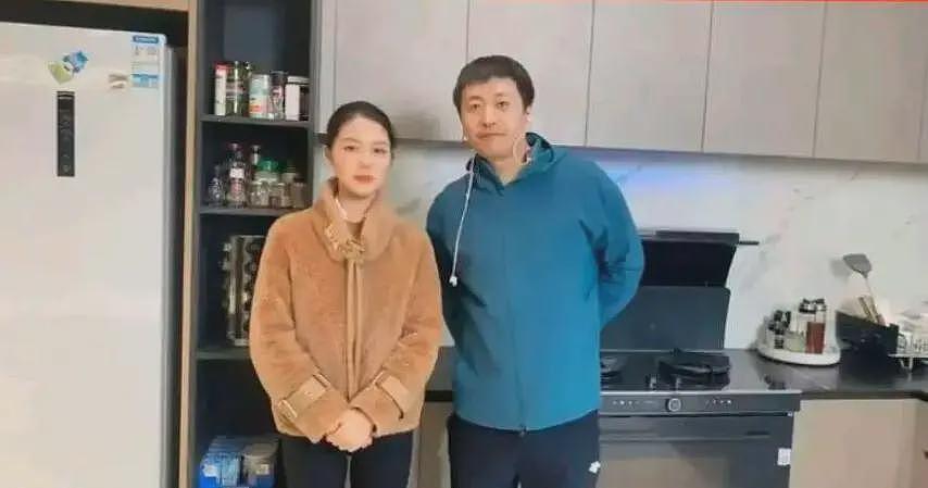 张雪峰新女友身份疑曝光,两人同看演唱会举止亲密,女方才貌双全(组图) - 4