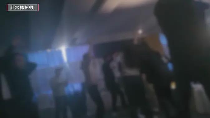 女子沉迷领导力培训后性情大变，记者卧底调查：培训现场画风如此诡异（视频/组图） - 5