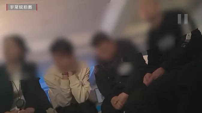 女子沉迷领导力培训后性情大变，记者卧底调查：培训现场画风如此诡异（视频/组图） - 4