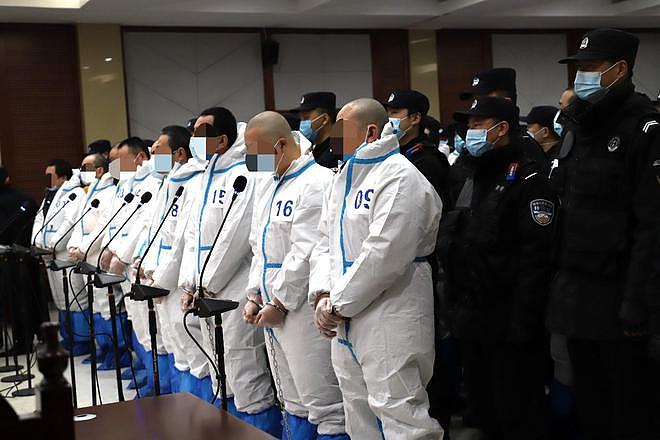 “黑老大”行贿超1100万,市公安局长和政法委书记都成为其“保护伞”(组图) - 2