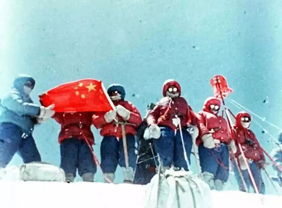 小裁缝白手起家,卖羽绒服年入百亿(组图) - 3
