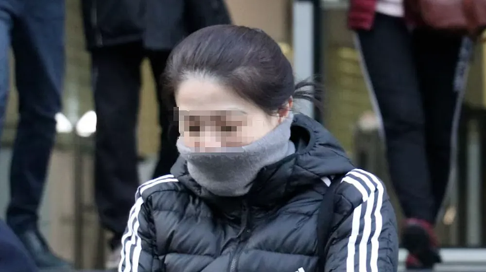 澳洲男孩与14岁女孩啪啪啪，被女孩母亲刀捅！男孩家人不服，他的行为违法吗？（组图） - 1