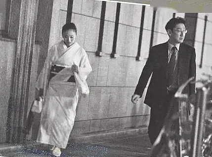 日本又一女偶像嫁给歌舞伎演员，男方曾出轨京都艺伎，网友叹：梨园妻不好当啊（组图） - 6