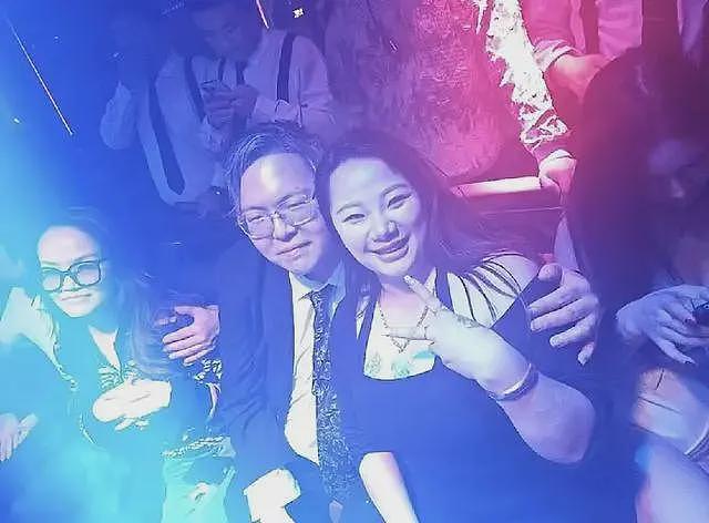 彻底没救了！向佑现身南昌酒吧，新交的女友又胖又颓，烟酒不离手（组图） - 7