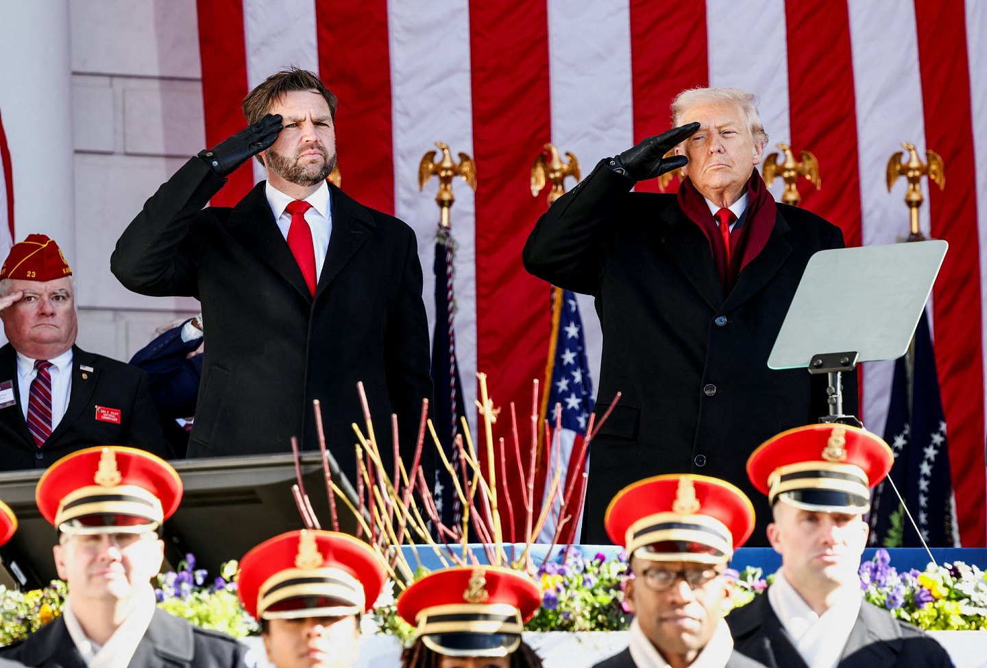 特朗普唱God Bless America仅唱头三字画面曝,网民嘲讽不记得歌词(视频/组图) - 5