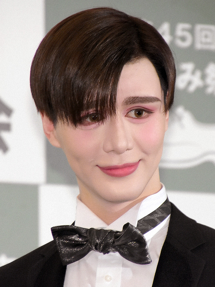 吓！星二代遭霸凌砸1亿变“整容怪”！烈焰红唇超抽象还得暴食症，网友：脸都融化了（组图） - 13