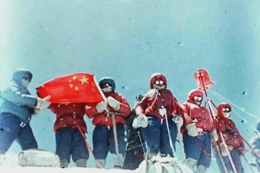 小裁缝白手起家,卖羽绒服年入百亿(组图) - 4