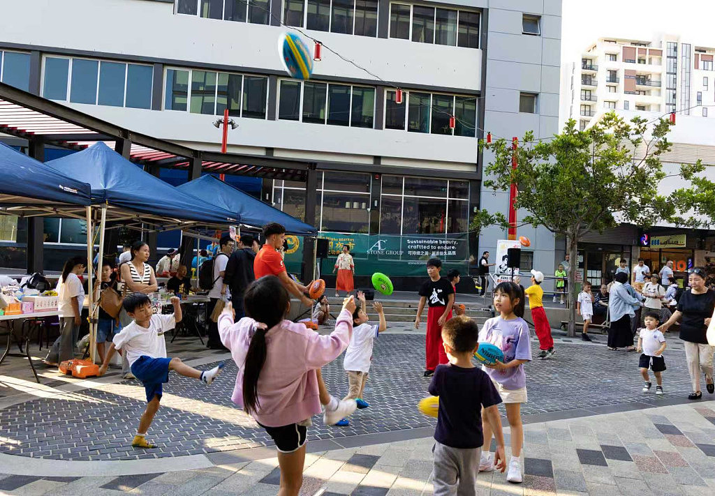 悉尼天鹅队空降好市围夜市：澳式橄榄球点燃乔治河多元文化夜（组图） - 6