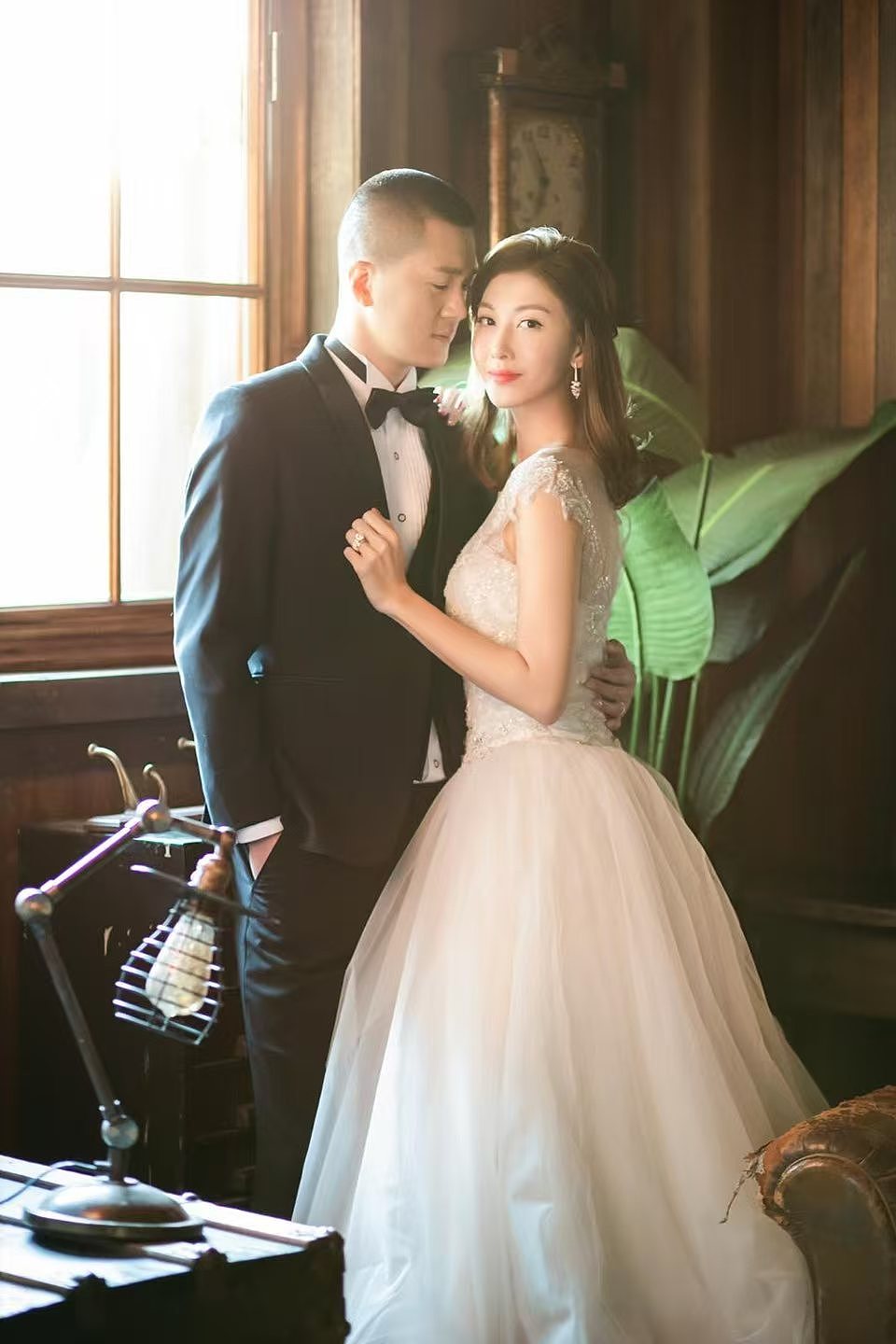 42岁香港女星生日获猛男庆生！曾与富商闪婚闪离，如今钟爱小鲜肉（组图） - 5