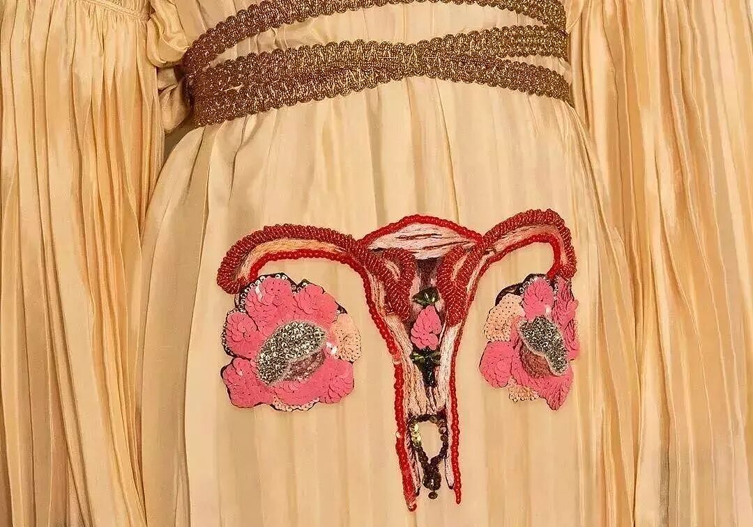 设计博出位？“露乳”女装惹争议，巴黎世家天塌了（组图） - 13