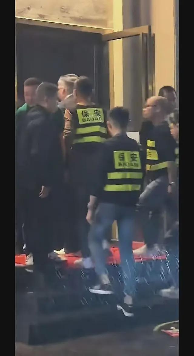 彻底没救了！向佑现身南昌酒吧，新交的女友又胖又颓，烟酒不离手（组图） - 2