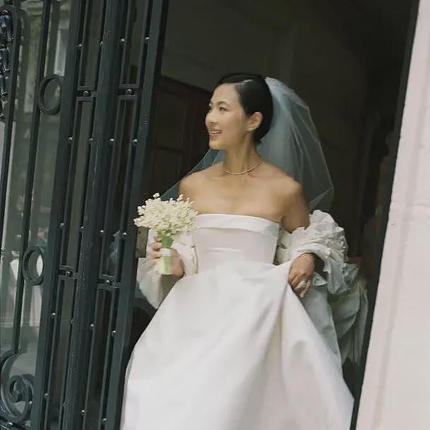 纪梵希家族继承人大婚!自曝“最抠婚礼”,戒指0元购...(组图) - 19