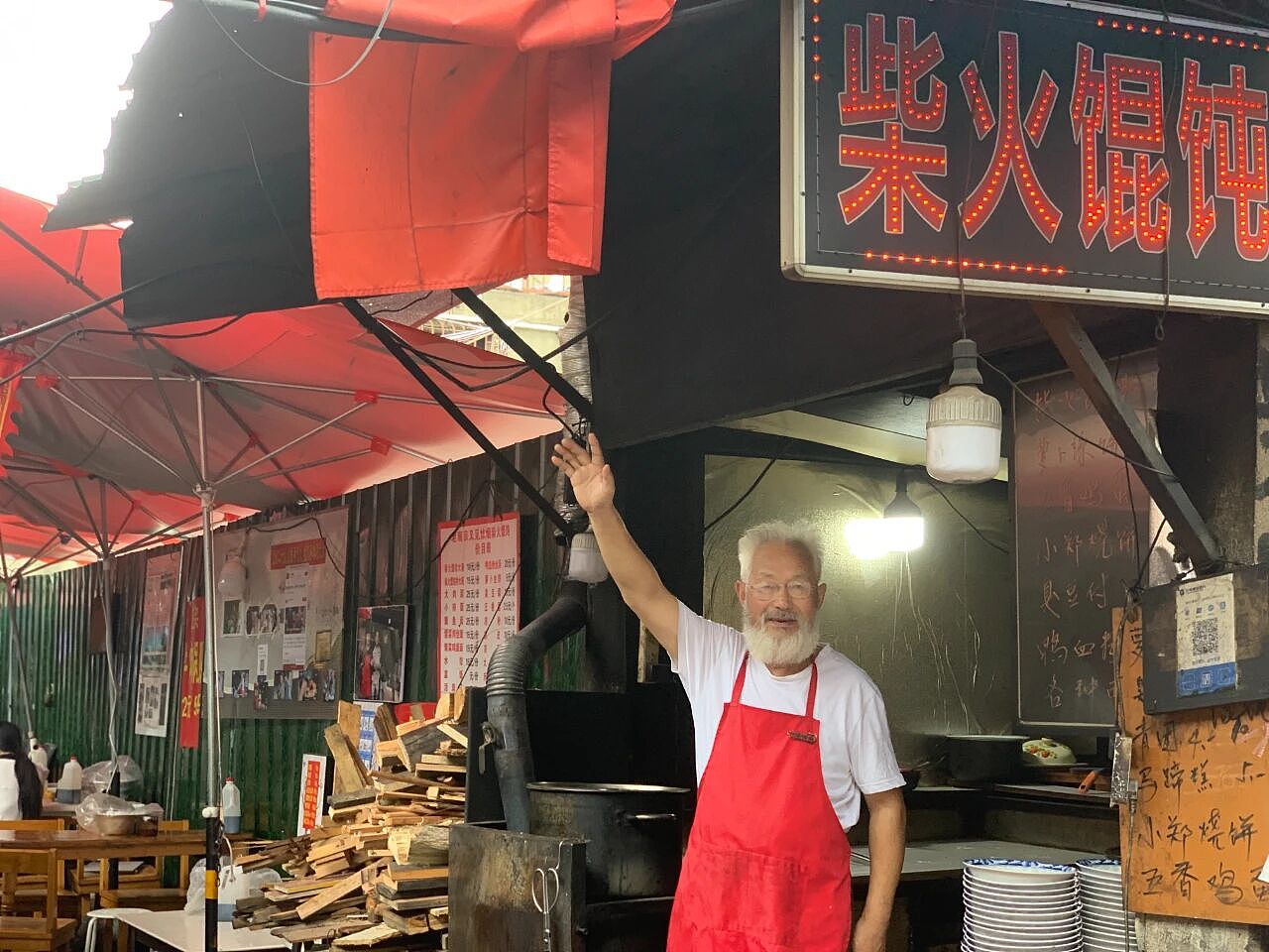 【情感】南京爷爷的柴火馄饨火了！有困难免费吃、卖房救女婿，老两口用爱温暖一座城（组图） - 1