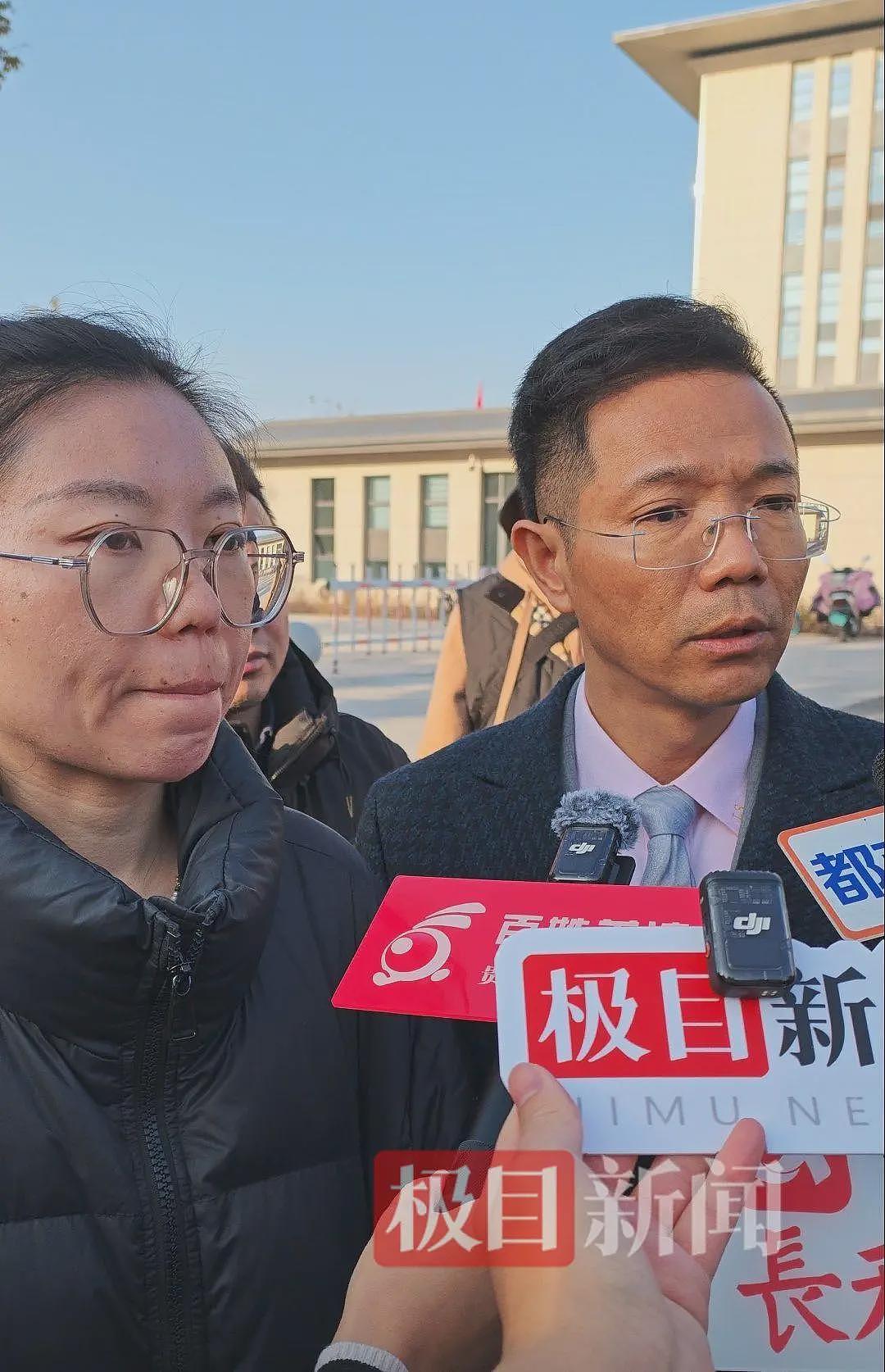 狗咬人被摔死后,主人上门理论遭反杀,被咬者:对方说狗比人值钱(视频/组图) - 1
