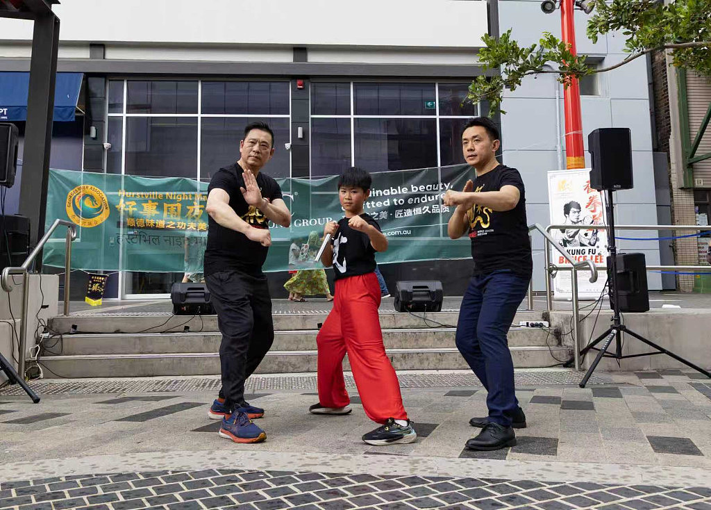 悉尼天鹅队空降好市围夜市：澳式橄榄球点燃乔治河多元文化夜（组图） - 10