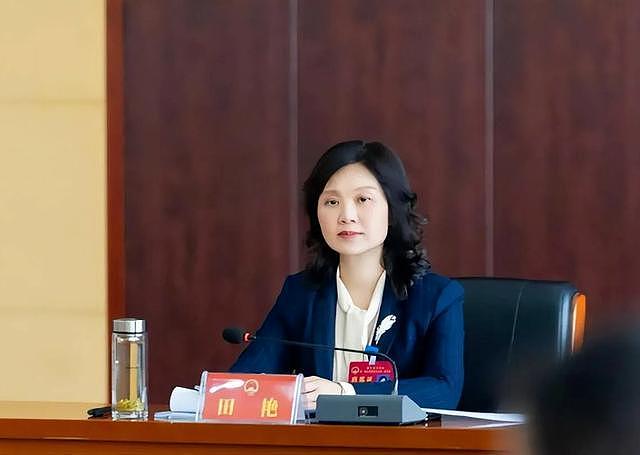 细节曝光!落马女官员于媛媛多次收受皮草大衣、珠宝首饰,生活奢靡(组图) - 2