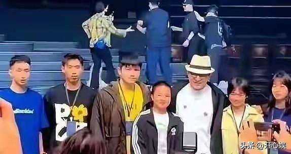 成龙邀请全红婵:找你拍电影免费行不行?全红婵高情商回应太绝了(组图) - 3