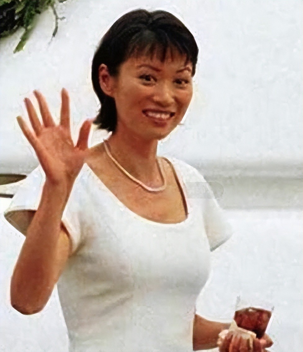 邓文迪也没想到,当年“死皮赖脸”生下女儿,如今为她争到280亿(组图) - 6