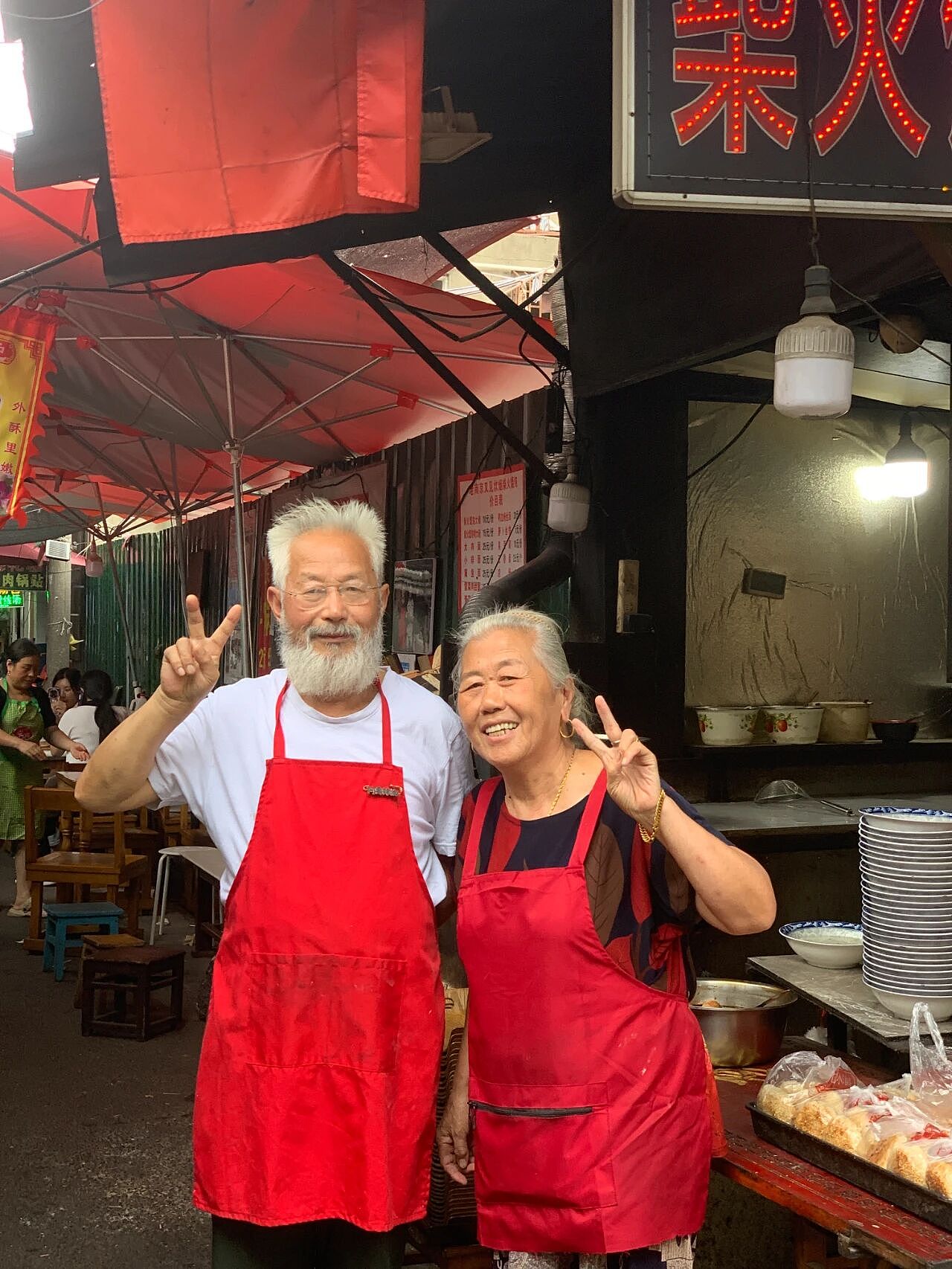 【情感】南京爷爷的柴火馄饨火了！有困难免费吃、卖房救女婿，老两口用爱温暖一座城（组图） - 2