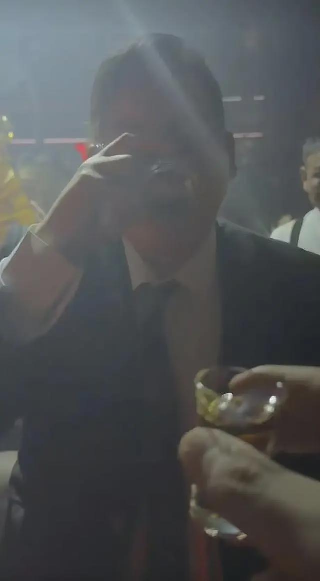 彻底没救了！向佑现身南昌酒吧，新交的女友又胖又颓，烟酒不离手（组图） - 11