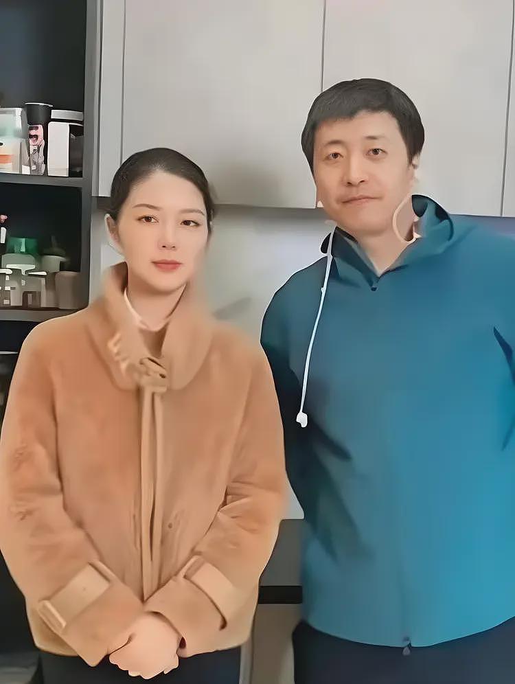 张雪峰晒婚戒辟谣出轨后续:看演唱会女子账号被扒,海量美照曝光(组图) - 6
