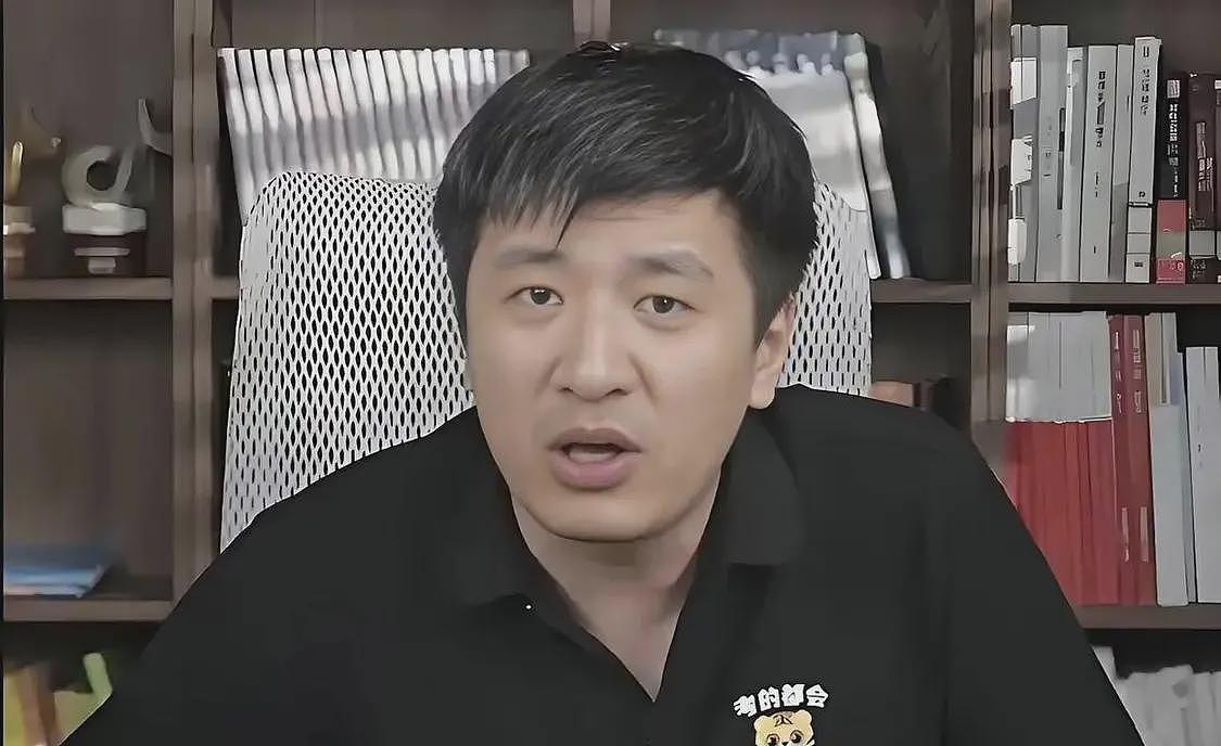 张雪峰新女友身份疑曝光,两人同看演唱会举止亲密,女方才貌双全(组图) - 2