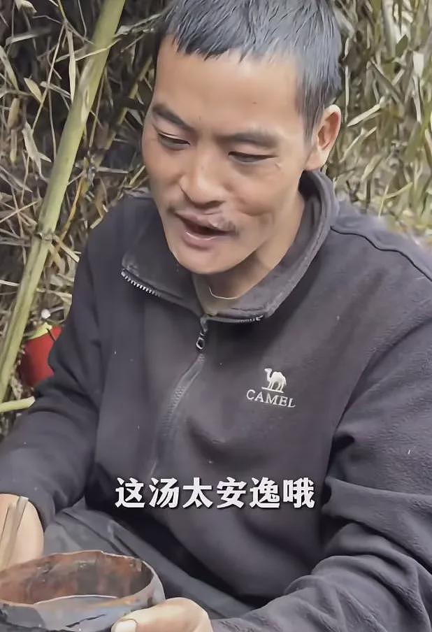 29岁“冷美人”去张家界当野人,35天面相大变,越来越有疯感了(组图) - 49